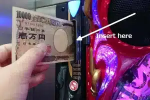 insert money 300x200 - [Pachinko]外国人初学者的完整柏青哥指南